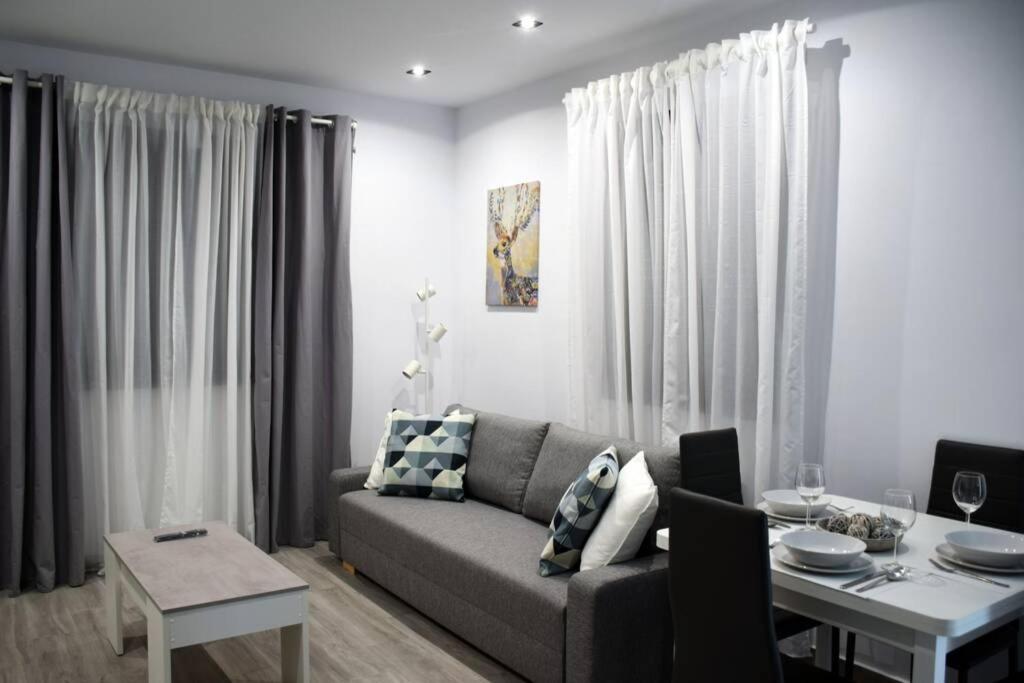 Alojamientos Lola, Suite Con Jacuzzi Benalup-Casas Viejas Exterior foto