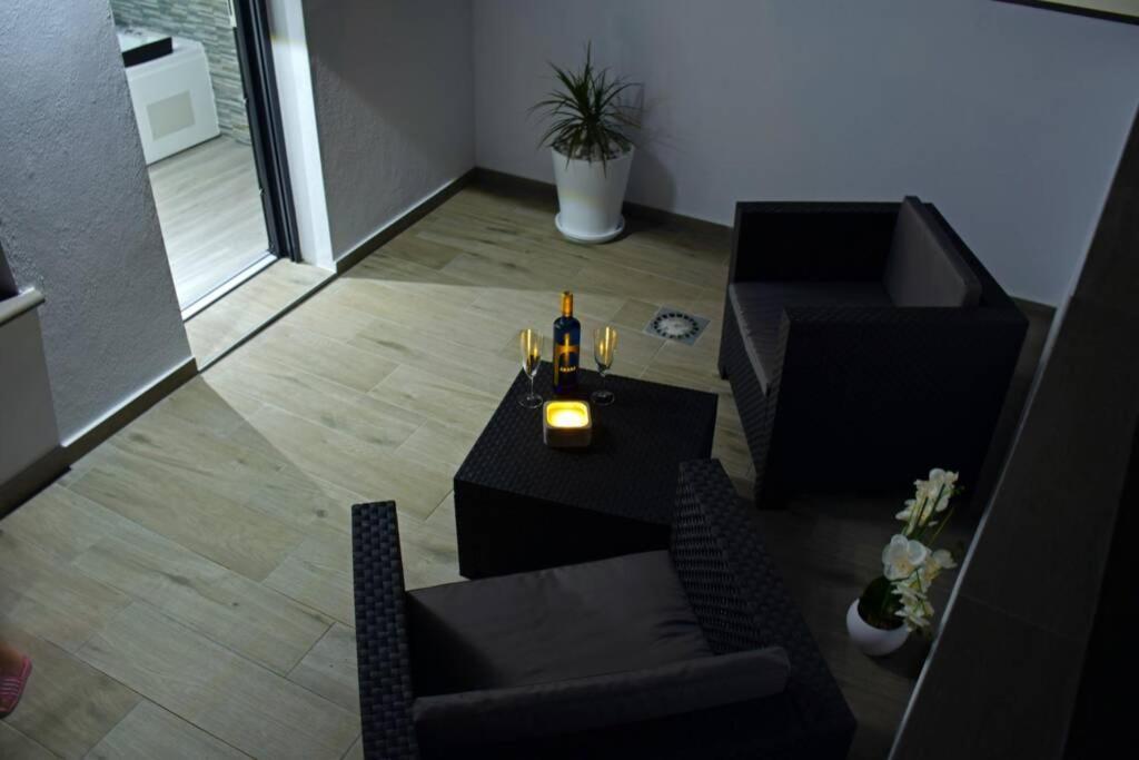 Alojamientos Lola, Suite Con Jacuzzi Benalup-Casas Viejas Exterior foto